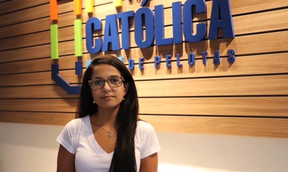 Camila Ferrúa é a nova docente dos cursos de Medicina e Farmácia