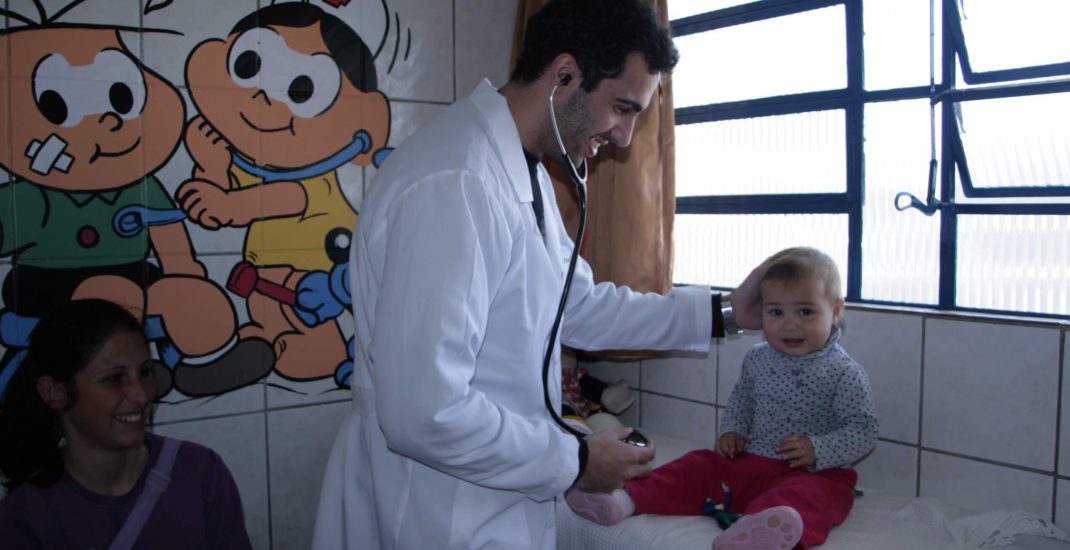 Alunos UCPel em atendimento