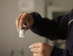 Paciente do Ambulatório da UCPel recebe medicamento específico para asma grave