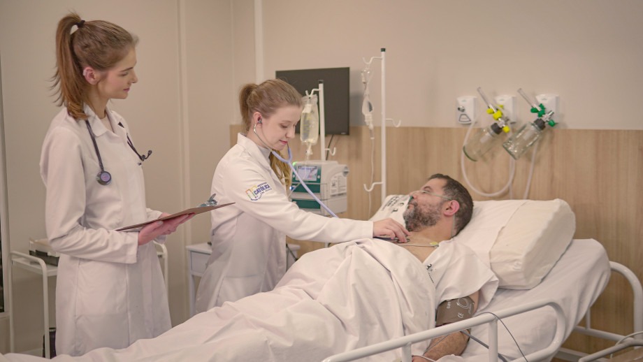aluna Medicina UCPel em atuação